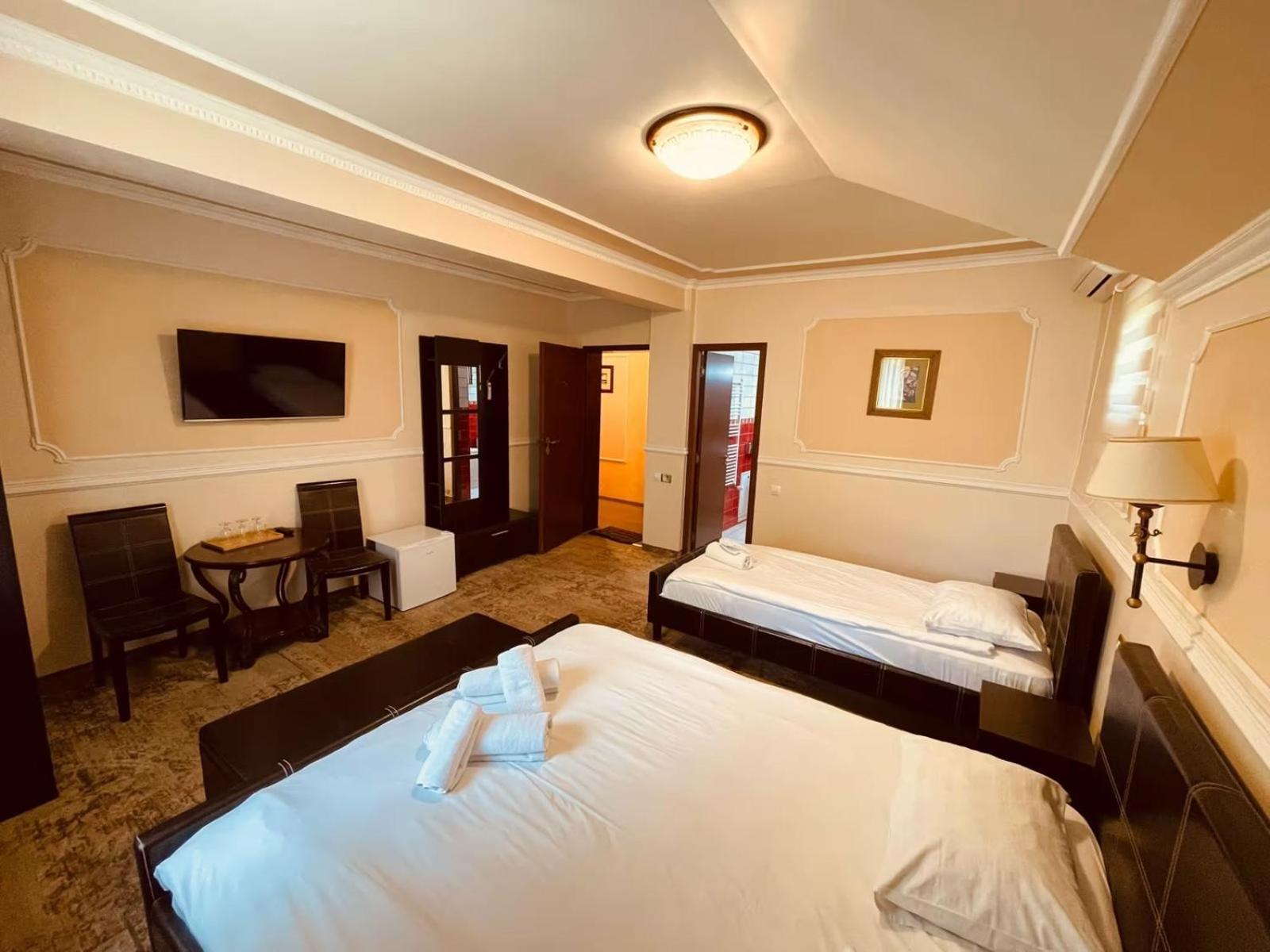 Hotel Parc Tecuci Esterno foto